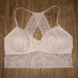 white hollister/gilly Hicks bralette size medium!